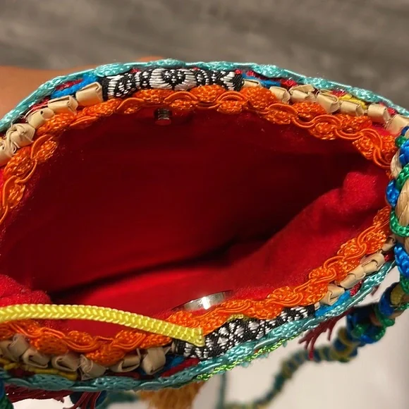 New without Tag Handmade crossbody Bag, very colorful and unique! - Picture 4 of 5